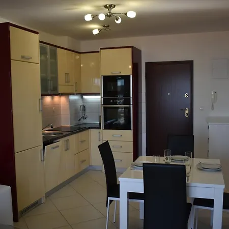 Angy Daire Trogir